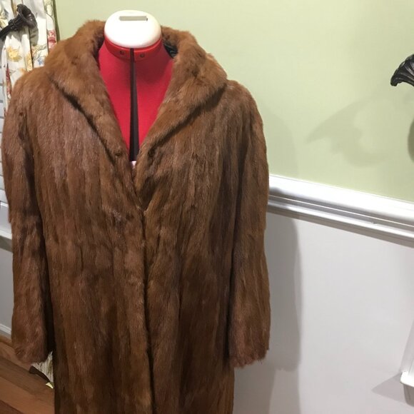 Vintage mink fur coat (size M, reddish brown), Goldstein's Birmingham, AL - Picture 4 of 11